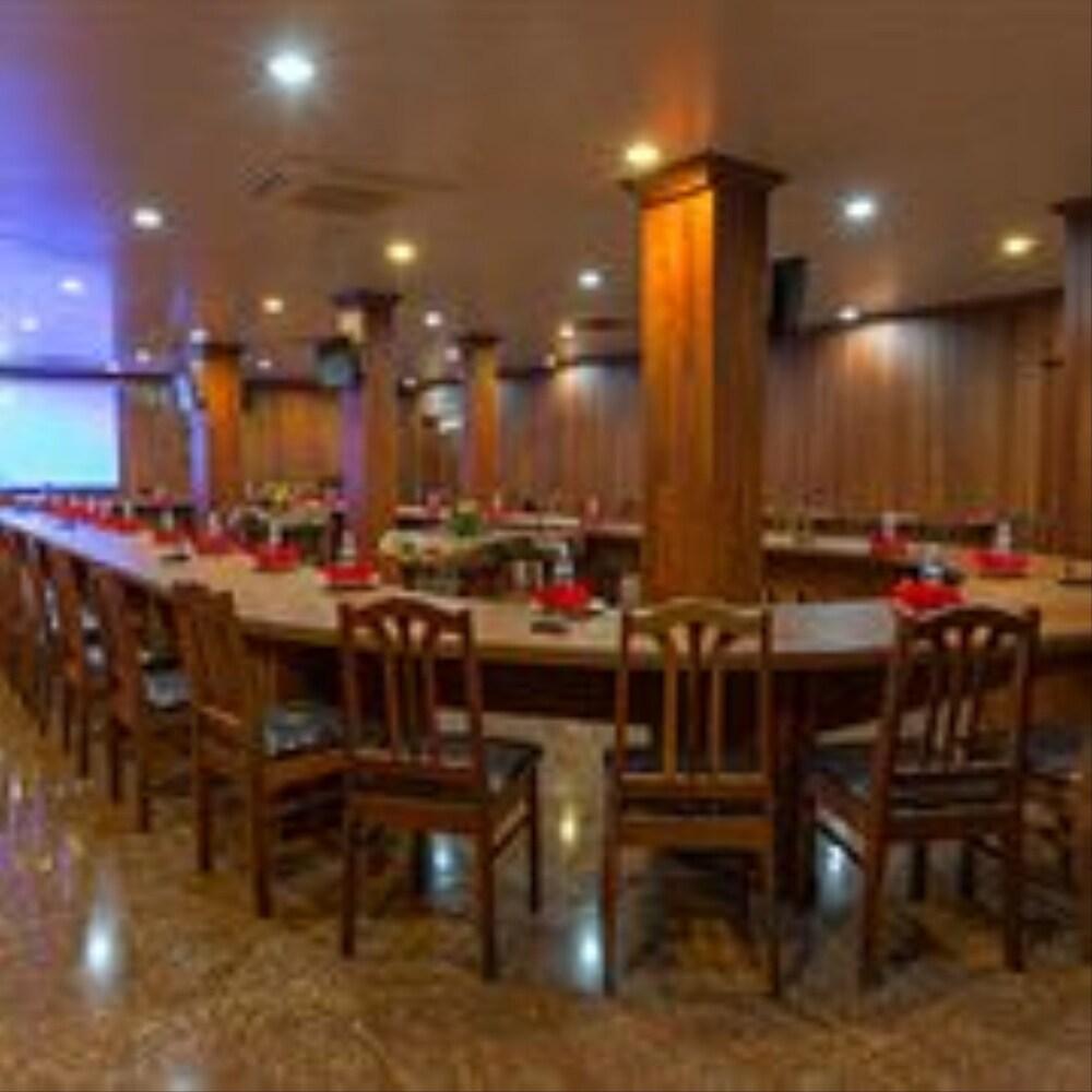 Asia Hotel Phnom Penh Exteriör bild